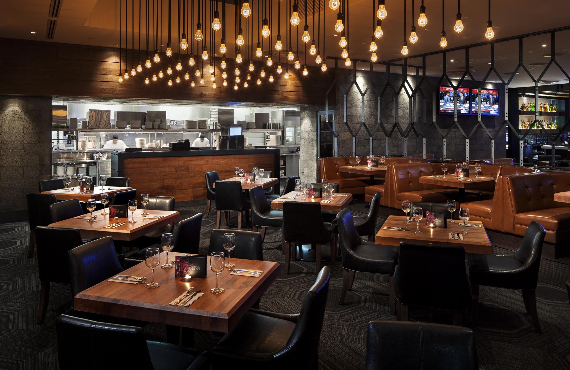 Custom Lighting, Earls Tin Palace Edmonton, lighting designer, lighting design, Canadian lighting manufacturer, Canadian Lighting Designer