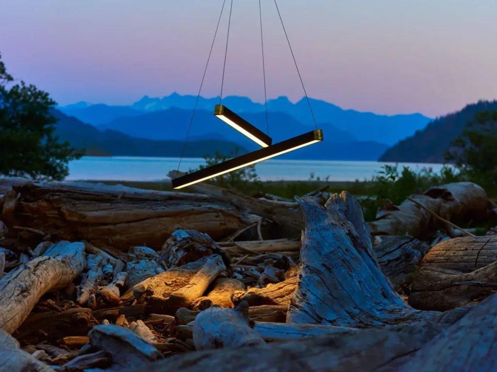 Retta linear LED light with aluminum body, frosted acrylic diffuser, and precision-machined end caps. Designed and manufactured by Karice.